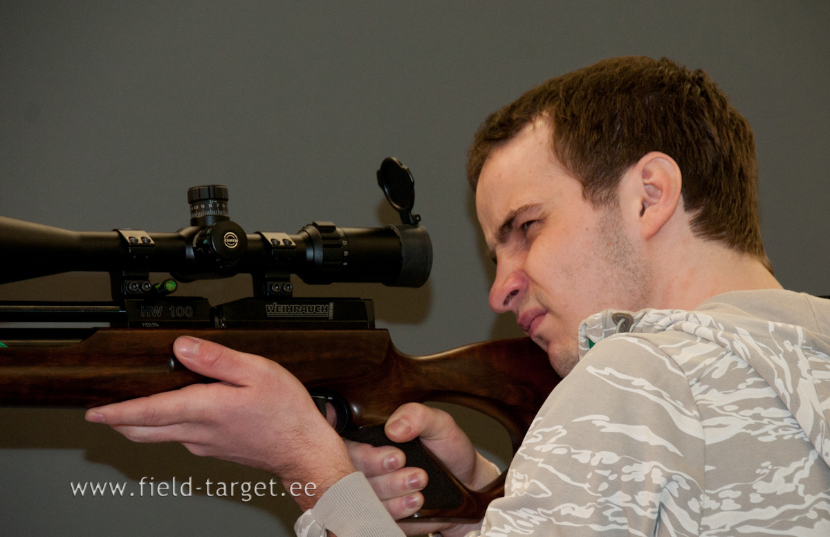 40 mm tabamisala täidab 32x suurendusega optikas peaaegu pool nähtavusvälja